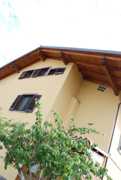 The Yellow House Фьюмичино Экстерьер фото